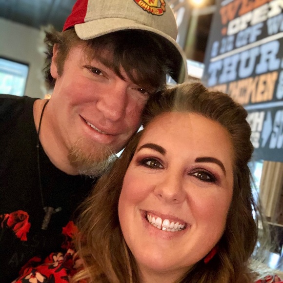 Meet your Posher, Lauren - Picture 2 of 3